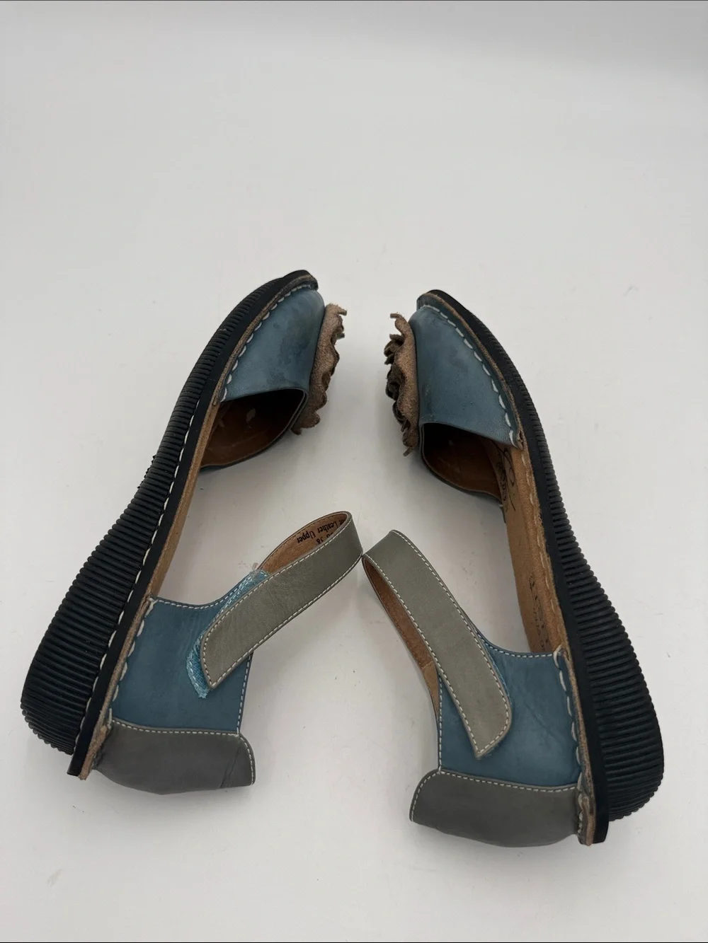 Spring Step Blue Leather Mary Jane Flats women 7 Gray Strap Floral Applique Y2K
